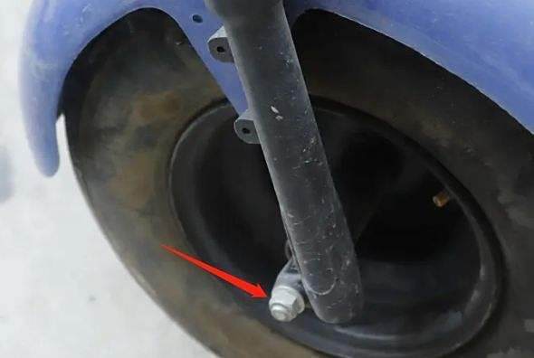 骑电动车龙头不稳左右摇摆是什么原因-有驾