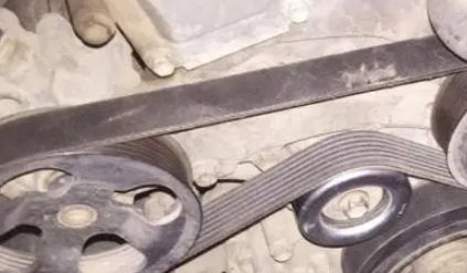 汽车仪表显示红色电瓶是为什么?-有驾 汽车仪表显示红色电瓶是为什么?-有驾