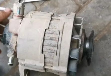 汽车仪表显示红色电瓶是为什么?-有驾 汽车仪表显示红色电瓶是为什么?-有驾