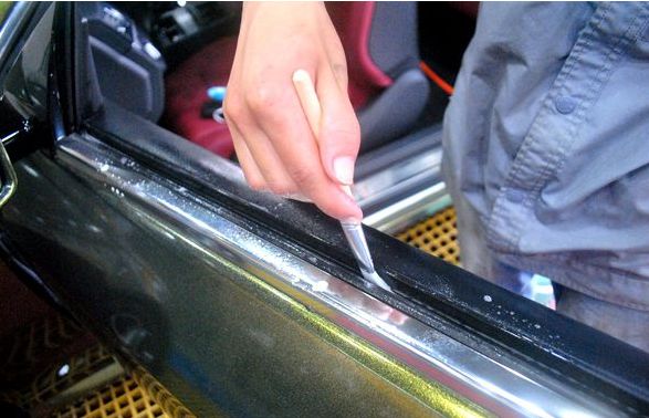 汽车锁车后为什么不自动升窗了-有驾