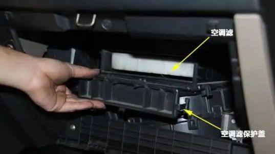 别克老君越的空调滤芯在什么位置-有驾