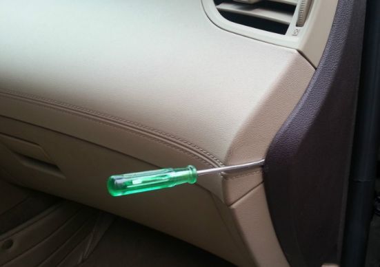 别克老君越的空调滤芯在什么位置-有驾