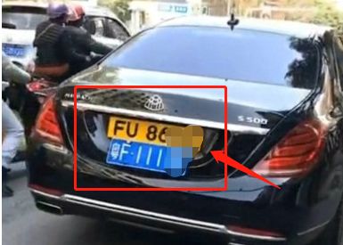 蓝牌下面挂白牌是什么车？-有驾