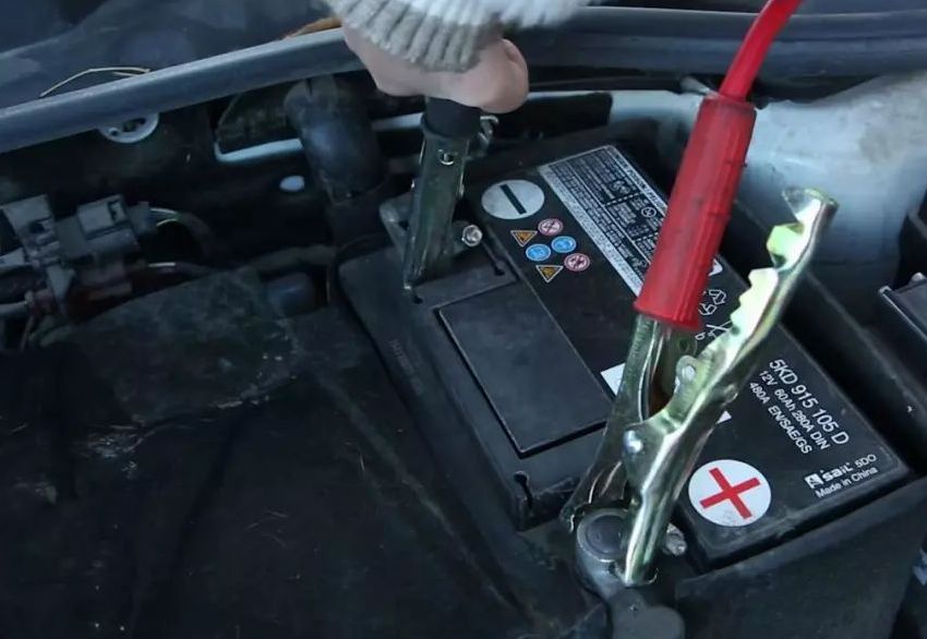 奥迪q7电池搭线位置-有驾