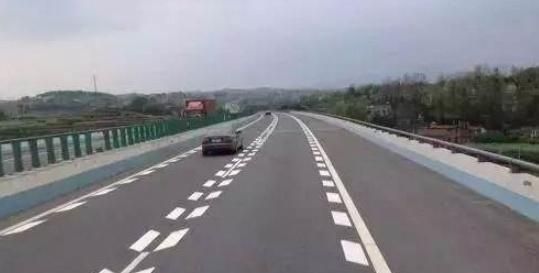 在无限速标志和标线的城市道路上行驶的最高速度不能超过多少-有驾 在无限速标志和标线的城市道路上行驶的最高速度不能超过多少-有驾