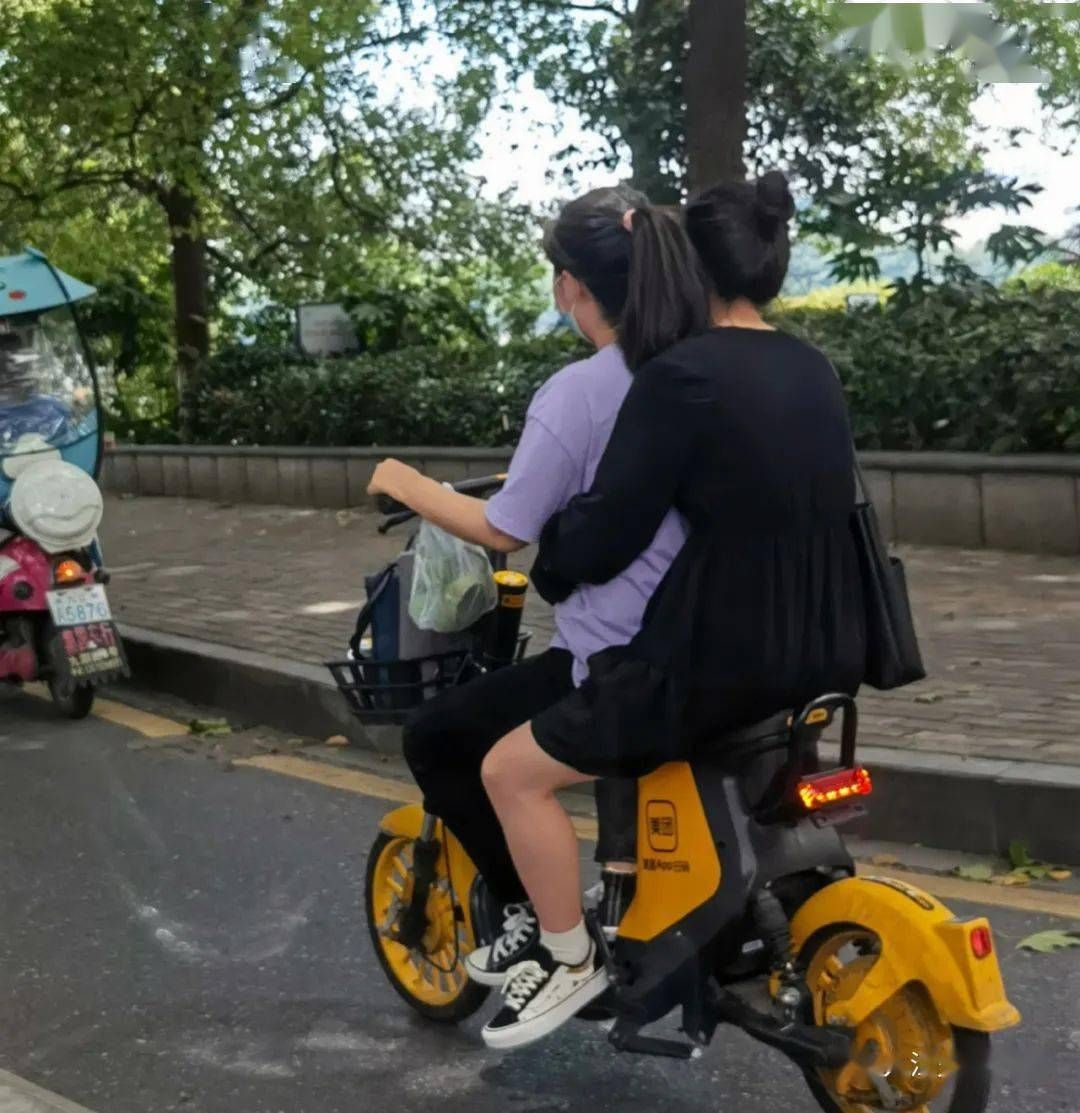 共享电动车可以坐两个人吗-有驾 共享电动车可以坐两个人吗-有驾