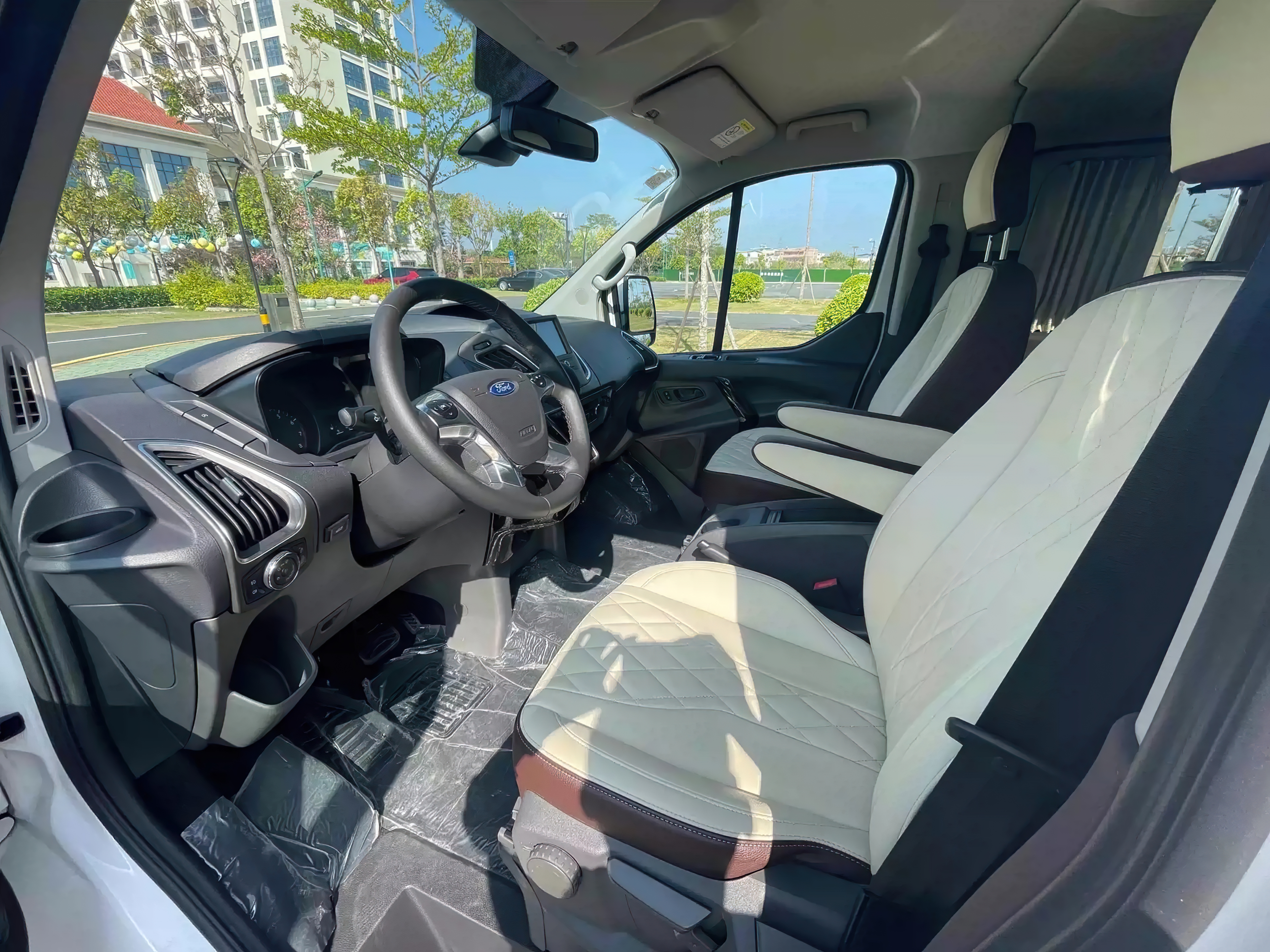 途睿欧:空间大,动力稳定,舒适性好,配置划算,唯独缺少巡航系统.